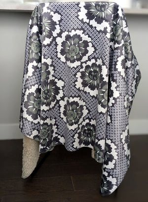 Sherpa Blanket - On the Dot (Green/Dark Blue)